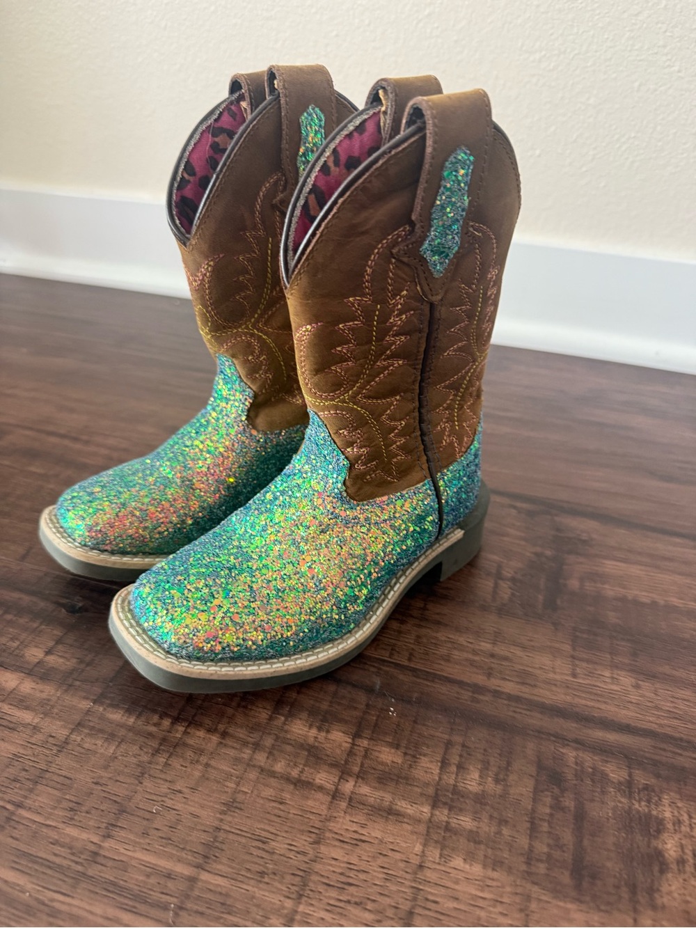 Shyanne Girls Glitter Western Cowboy Boots Size 9D – Worn Once ✨